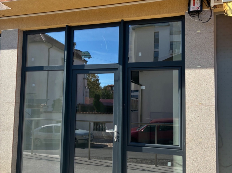 Дава се под наем Магазин в Хисаря - 25 кв.м за 270 € - Снимка #1