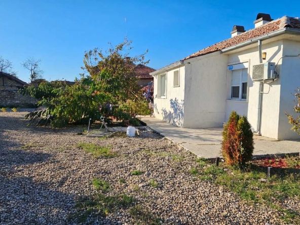 Къща в с. Черноземен, Област Пловдив - 49 кв.м за 1674 €/кв.м - Снимка #1