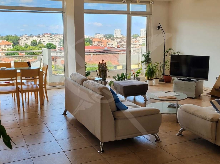 Дава се под наем Тристаен апартамент в Пловдив, Център - 100 кв.м за 600 € - Снимка #1
