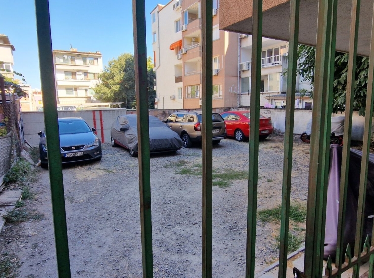 Парцел в Бургас, Център - 10 кв.м за 7 €/кв.м - Снимка #1