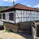 Къща в Ловеч, Вароша - 70 кв.м за 1429 €/кв.м - Снимка #1