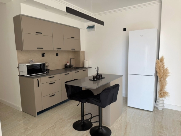 Тристаен апартамент в Бургас, Славейков - 97 кв.м за 1805 €/кв.м - Снимка #1