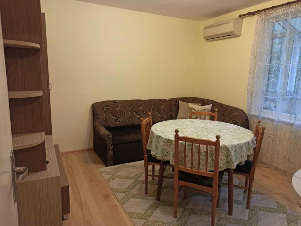 Дава се под наем Тристаен апартамент в Варна, Червен площад - 62 кв.м за 560 € - Снимка #1