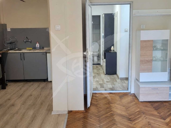 Дава се под наем Тристаен апартамент в Варна, Център - 90 кв.м за 530 € - Снимка #1