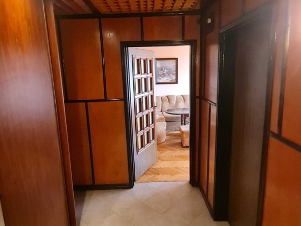 Дава се под наем Тристаен апартамент в Пирдоп - 100 кв.м за 500 € - Снимка #1