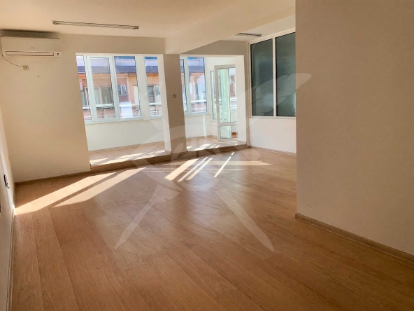 Дава се под наем Офис в Стара Загора, Център - 64 кв.м за 225 € - Снимка #1