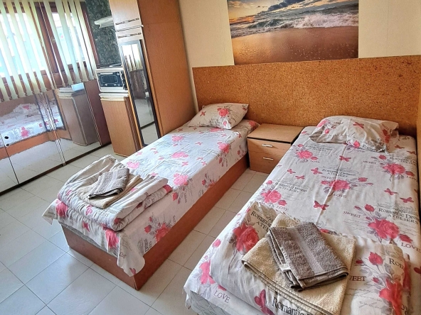 Дава се под наем Едностаен апартамент в Бургас, Лазур - 30 кв.м за 230 € - Снимка #1