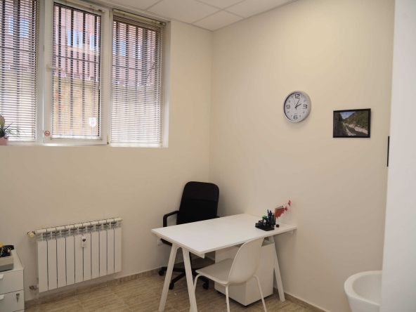 Дава се под наем Офис в София, Център - 20 кв.м за 400 € - Снимка #1