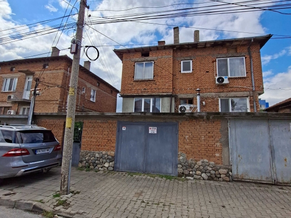 Тристаен апартамент в Панагюрище - 120 кв.м за 600 €/кв.м - Снимка #1