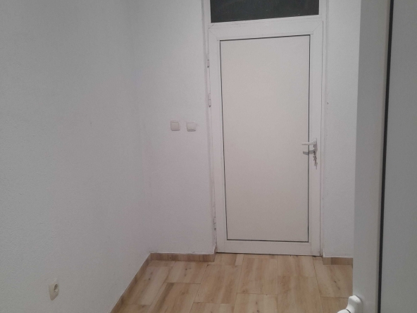 Дава се под наем Магазин в Петрич - 100 кв.м за 300 € - Снимка #1