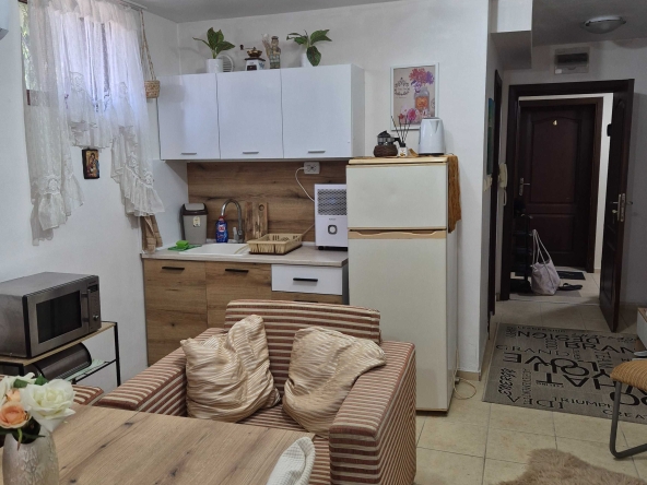 Дава се под наем Едностаен апартамент в Сливен, Център - 40 кв.м за 200 € - Снимка #1