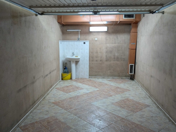 Дава се под наем Гараж / Паркомясто в Варна, Център - 15 кв.м за 130 € - Снимка #1