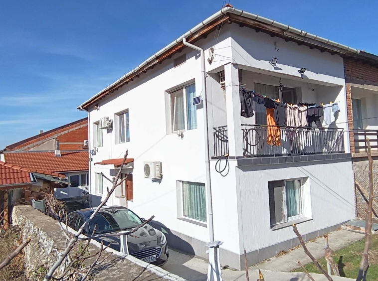 Къща в с. Брестовица, Област Пловдив - 200 кв.м за 1275 €/кв.м - Снимка #1