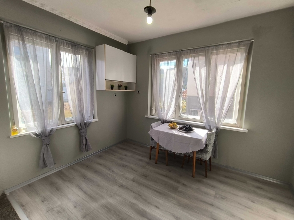 Етаж от къща в Плевен, Сторгозия - 94 кв.м за 1266 €/кв.м - Снимка #1
