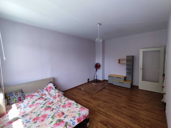 Двустаен апартамент в Пазарджик, Запад - 60 кв.м за 1167 €/кв.м - Снимка #1