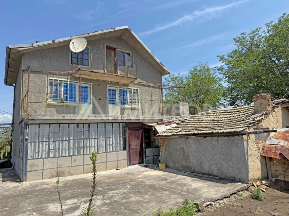 Къща в с. Златна нива, Област Шумен - 162 кв.м за 402 €/кв.м - Снимка #1