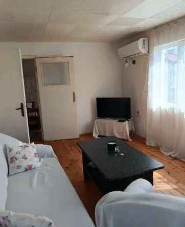 Дава се под наем Етаж от къща в София, Орландовци - 60 кв.м за 445 € - Снимка #1