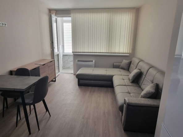 Дава се под наем Тристаен апартамент в Разград, Център - 73 кв.м за 600 € - Снимка #1