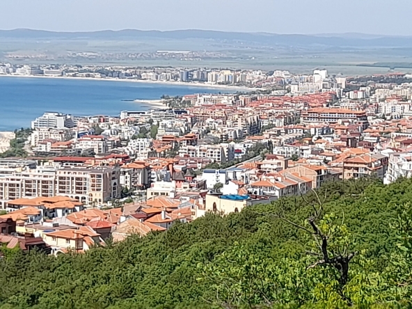Дава се под наем Многостаен апартамент в Свети Влас - 255 кв.м за 1500 € - Снимка #1