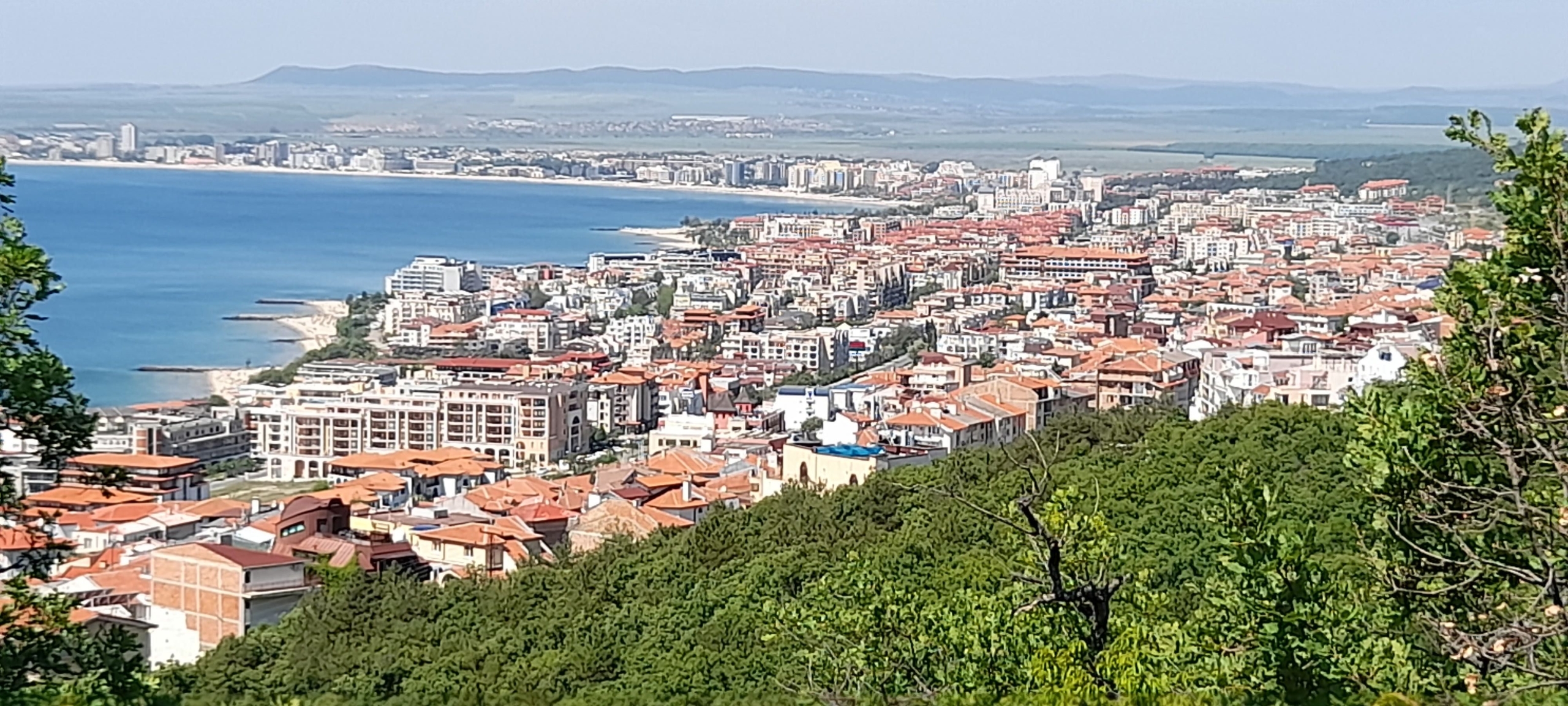 Дава се под наем Многостаен апартамент в Свети Влас - 255 кв.м за 1500 € - Снимка #1