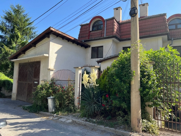 Къща в с. Панчарево, Област София-град - 550 кв.м за 2544 €/кв.м - Снимка #1
