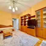 Дава се под наем Тристаен апартамент в Варна, Базар Левски - 65 кв.м за 450 € - Снимка #1