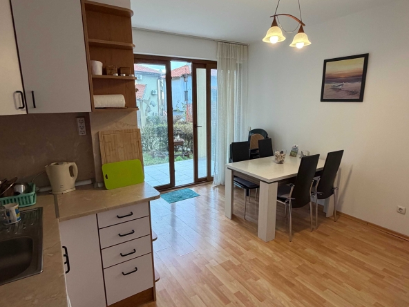 Дава се под наем Двустаен апартамент в Созопол - 55 кв.м за 215 € - Снимка #1
