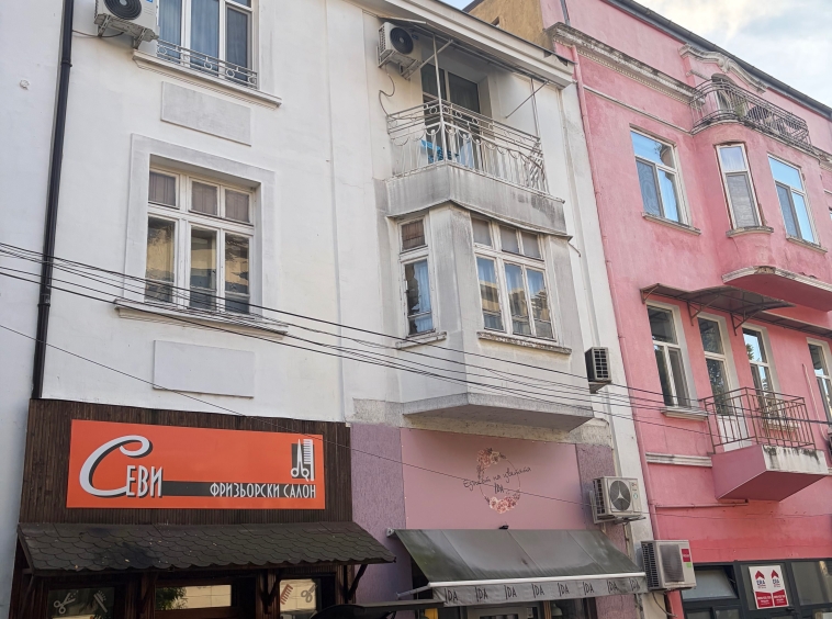 Четиристаен апартамент в Варна, Център - 128 кв.м за 2579 €/кв.м - Снимка #1