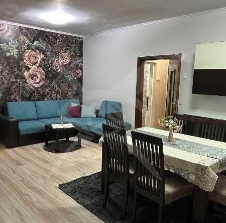 Дава се под наем Тристаен апартамент в Стара Загора, Център - 85 кв.м за 410 € - Снимка #1