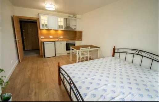 Дава се под наем Едностаен апартамент в Варна, Бриз - 27 кв.м за 260 € - Снимка #1