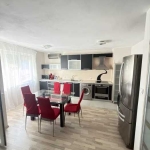 Дава се под наем Тристаен апартамент в Варна, Колхозен пазар - 90 кв.м за 390 € - Снимка #1