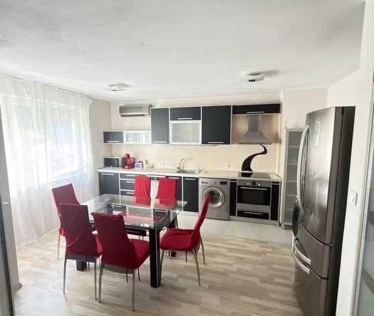 Дава се под наем Тристаен апартамент в Варна, Колхозен пазар - 90 кв.м за 390 € - Снимка #1