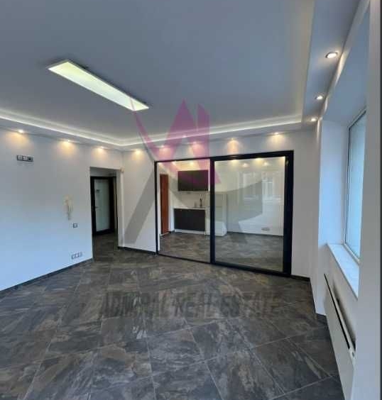 Дава се под наем Офис в Варна, Център - 50 кв.м за 400 € - Снимка #1