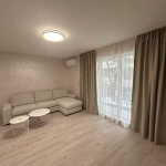 Дава се под наем Тристаен апартамент в Пловдив, Кършияка - 130 кв.м за 500 € - Снимка #1