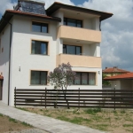Дава се под наем Къща в Елин Пелин - 255 кв.м за 1500 € - Снимка #1