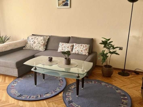 Дава се под наем Тристаен апартамент в София, Стрелбище - 95 кв.м за 790 € - Снимка #1