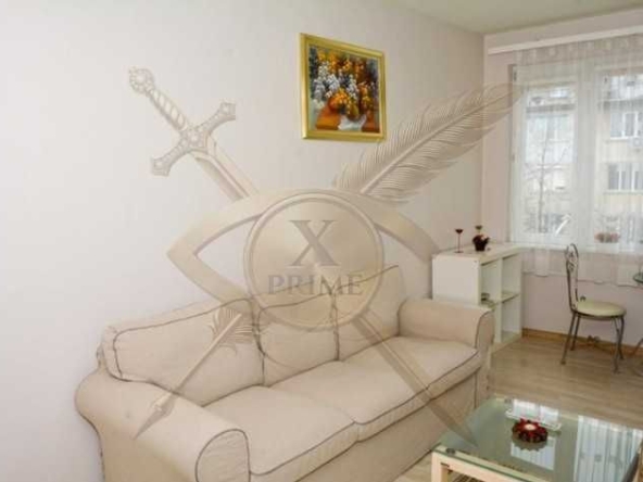 Дава се под наем Етаж от къща в Варна, Червен площад - 147 кв.м за 1150 € - Снимка #1