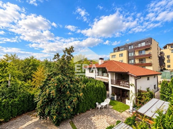 Къща в Варна, Изгрев - 238 кв.м за 4160 €/кв.м - Снимка #1