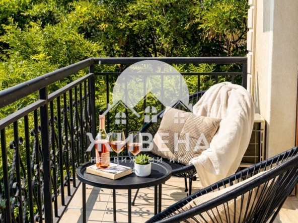 Тристаен апартамент в к.к. Св.Св. Константин и Елена - 88 кв.м за 3069 €/кв.м - Снимка #1