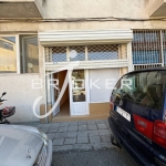 Дава се под наем Магазин в Кърджали, Център - 34 кв.м за 160 € - Снимка #1
