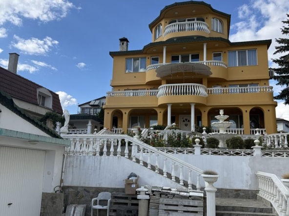 Къща в Варна, Възраждане 1 - 500 кв.м за 1980 €/кв.м - Снимка #1
