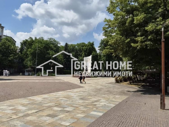 Тристаен апартамент в Търговище, Център - 65 кв.м за 1693 €/кв.м - Снимка #1