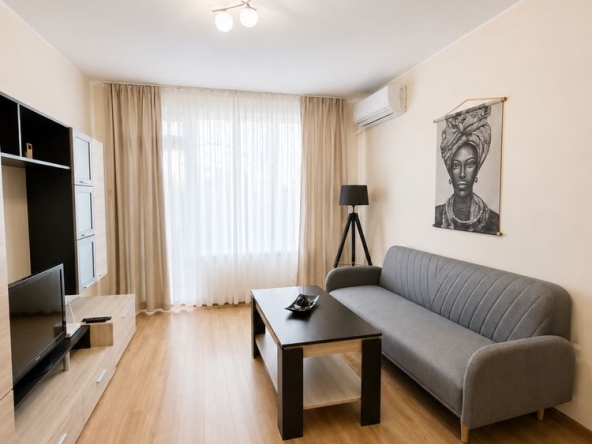 Дава се под наем Двустаен апартамент в Пловдив, Център - 54 кв.м за 300 € - Снимка #1