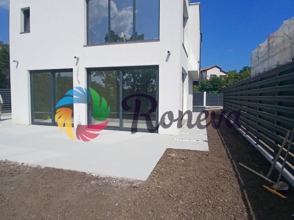 Къща в Варна, м-т Пчелина - 250 кв.м за 1640 €/кв.м - Снимка #1