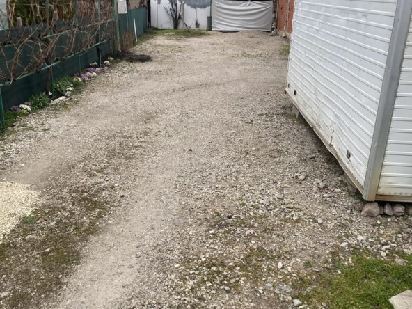 Дава се под наем Парцел в София, Орландовци - 220 кв.м за 320 € - Снимка #1