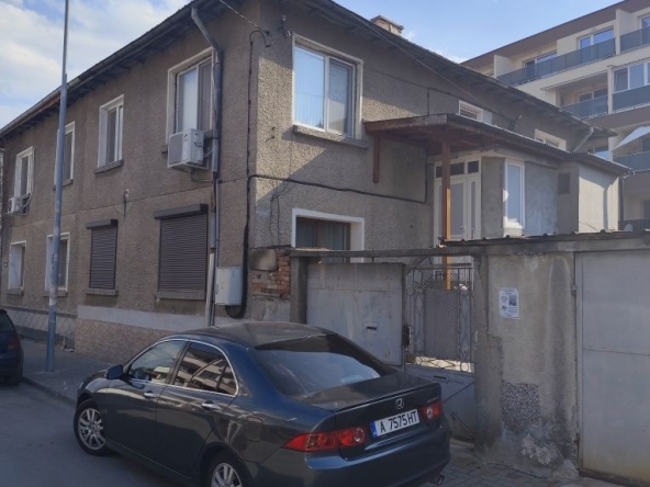 Етаж от къща в Пазарджик, Младост - 84 кв.м за 1084 €/кв.м - Снимка #1