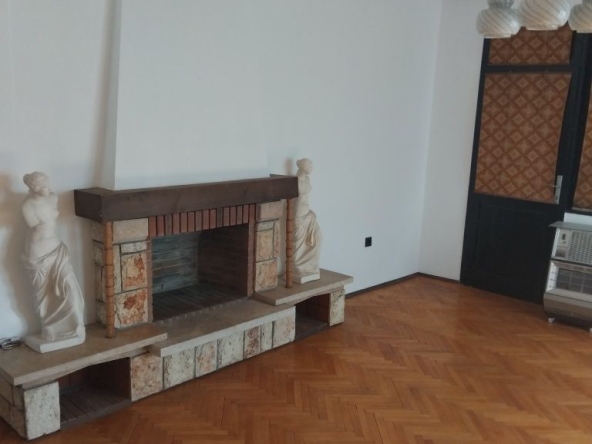 Етаж от къща в Дупница - 115 кв.м за 774 €/кв.м - Снимка #1