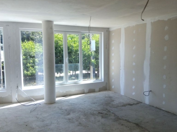 Тристаен апартамент в Дупница - 105 кв.м за 1239 €/кв.м - Снимка #1
