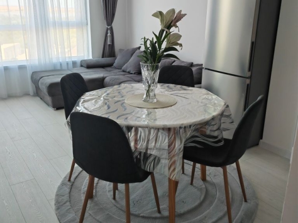 Дава се под наем Двустаен апартамент в Бургас, Изгрев - 67 кв.м за 650 € - Снимка #1