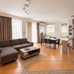 Тристаен апартамент в Варна, Гръцка махала - 120 кв.м за 10 €/кв.м - Снимка #1